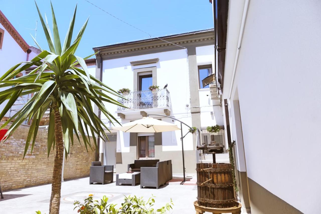 Dimora Del Vasto Bed and Breakfast Exteriör bild